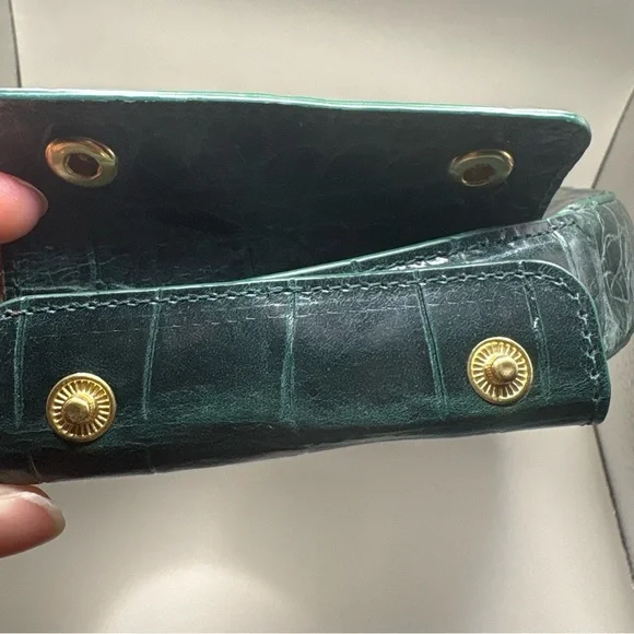 Elegant Green Staud Moon Bag Crocodile-Embossed Women's Shoulder Bag
